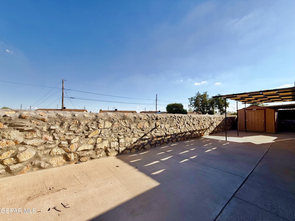 9150 Bur Oak Circle - Photo 24