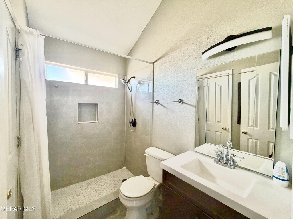 9150 Bur Oak Circle - Photo 9