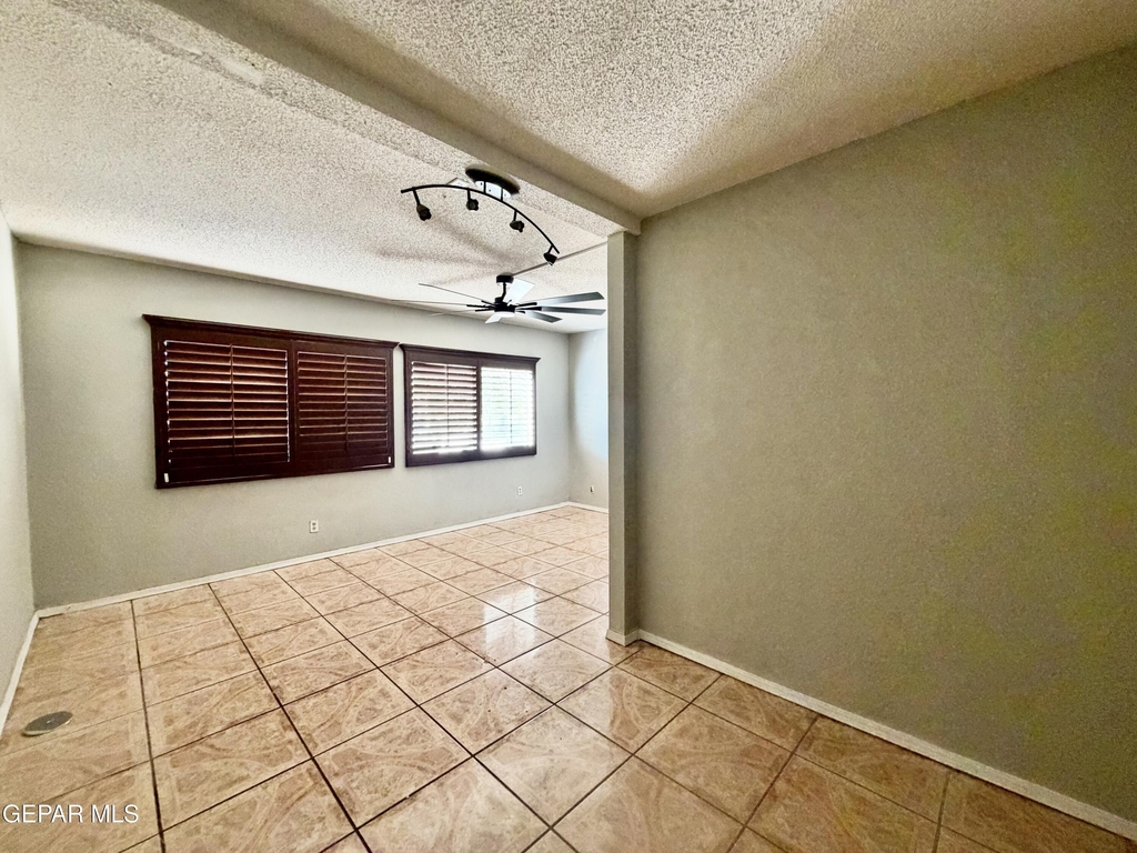 9150 Bur Oak Circle - Photo 11