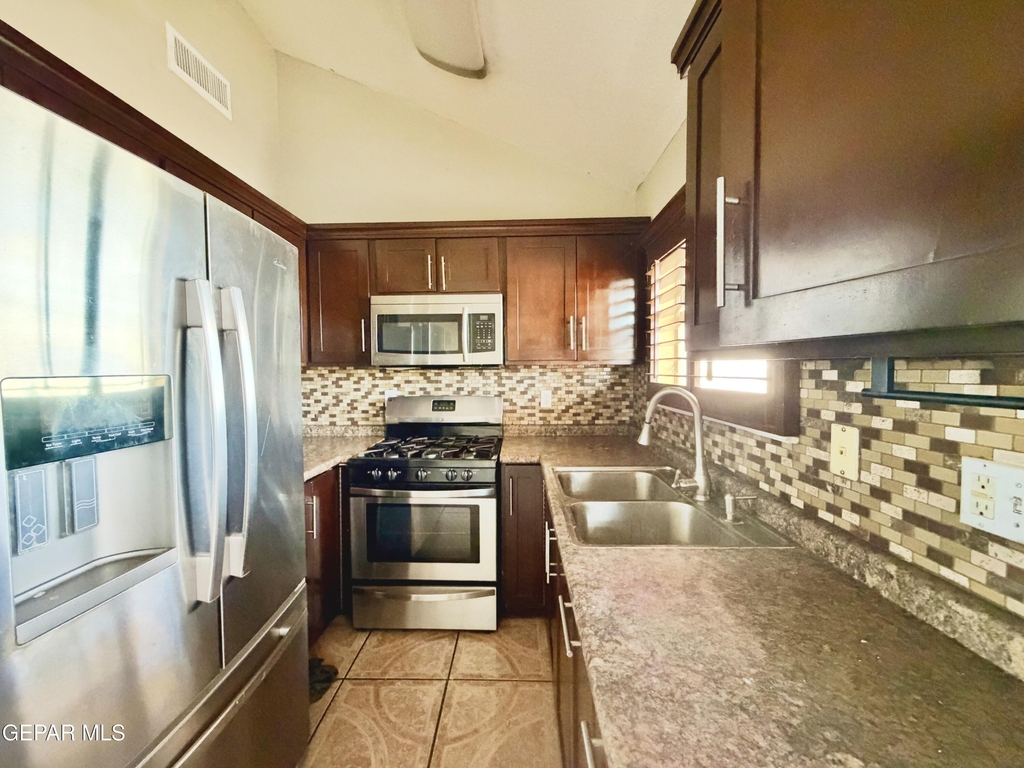 9150 Bur Oak Circle - Photo 6