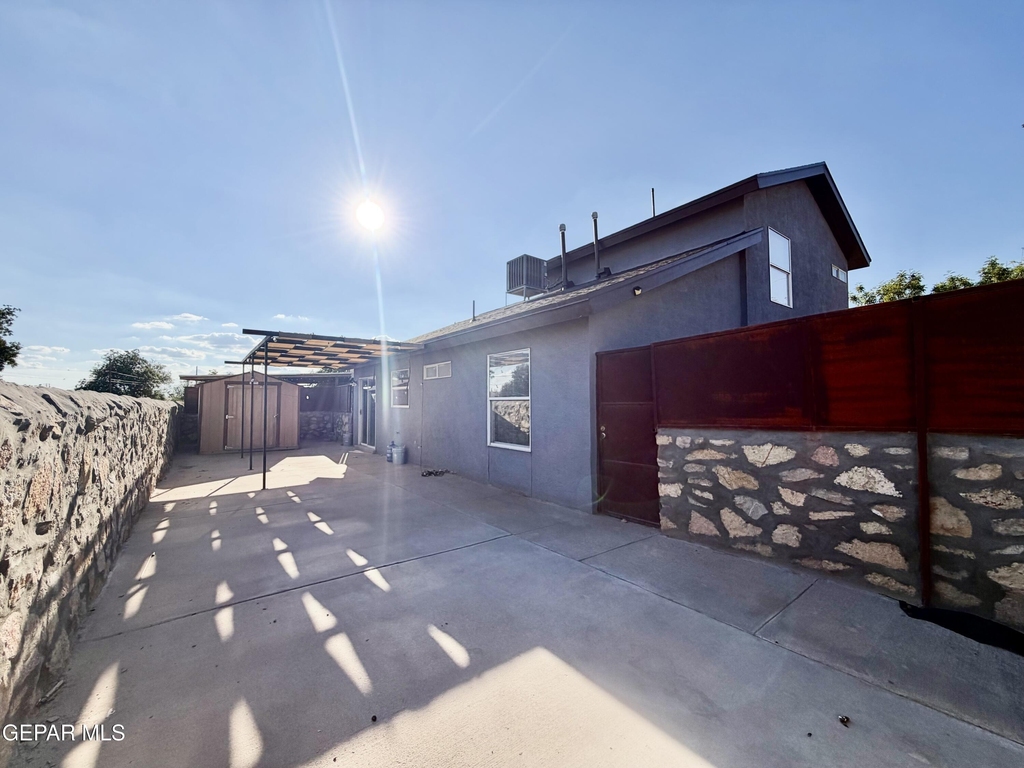 9150 Bur Oak Circle - Photo 23