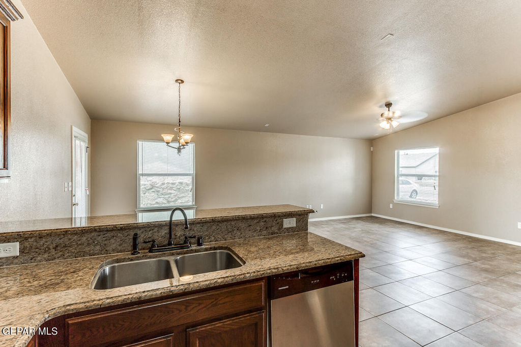 612 Angela Lane - Photo 12