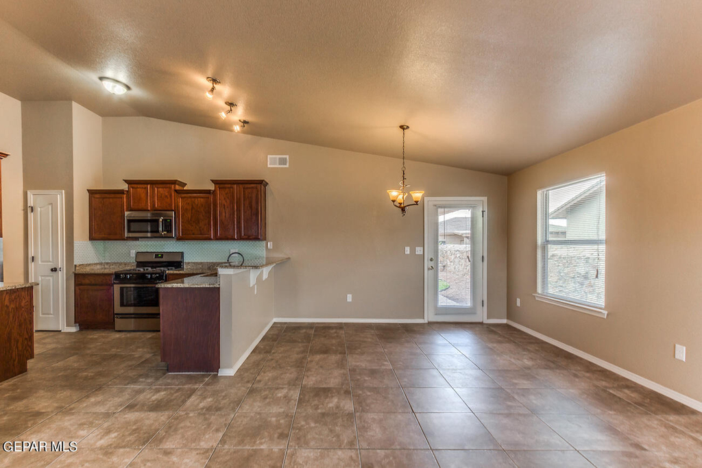 612 Angela Lane - Photo 4