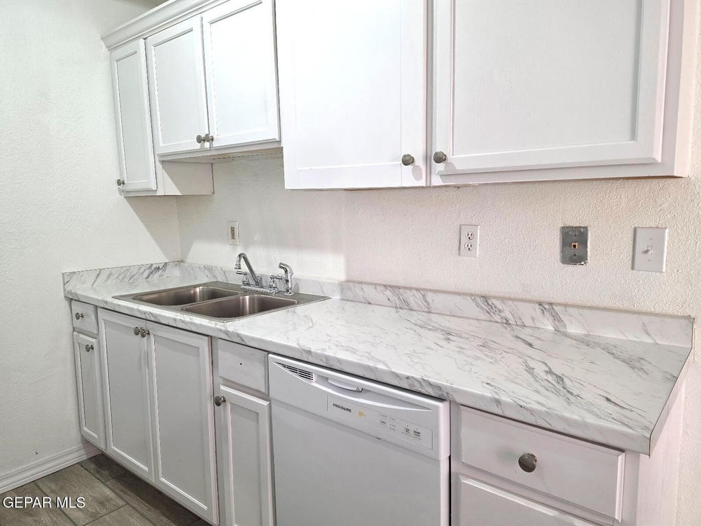 944 Montera Road - Photo 9