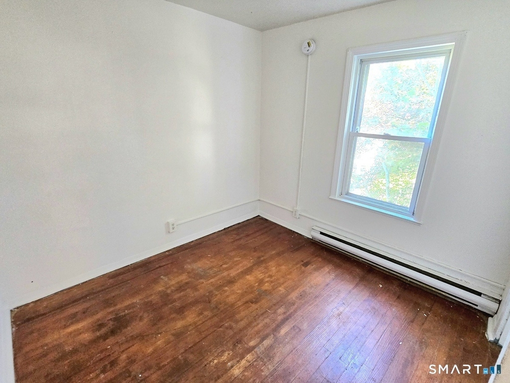 33 Olive Street - Photo 4