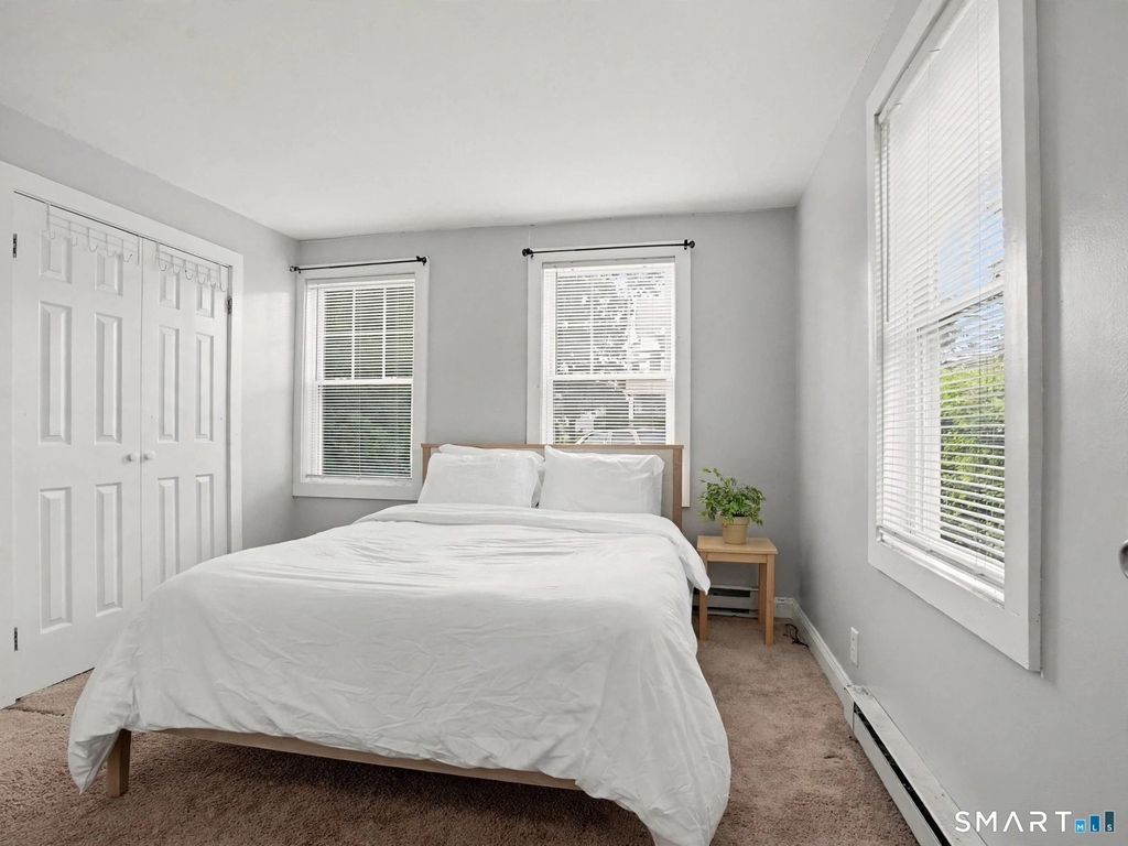 14 Center Avenue - Photo 11
