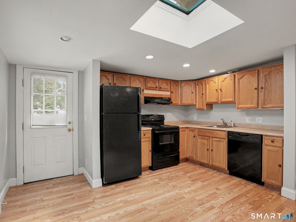 14 Center Avenue - Photo 3