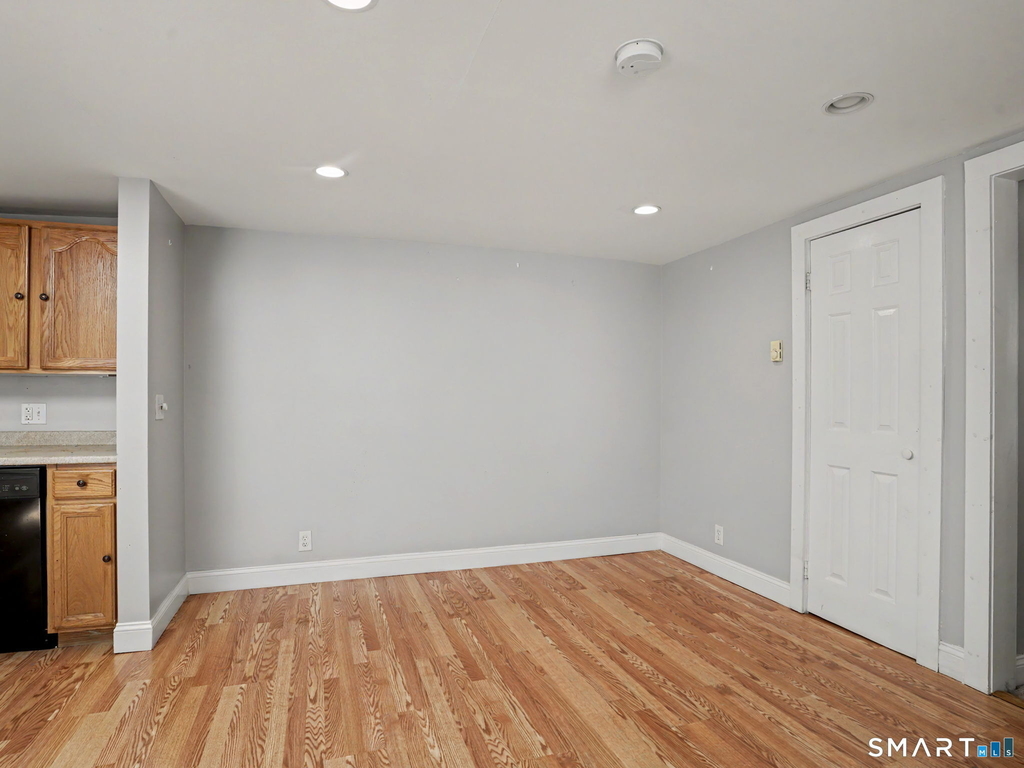 14 Center Avenue - Photo 4