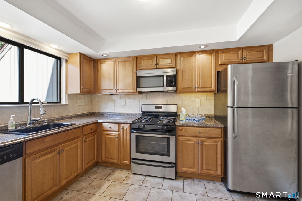 67 Cambridge Court - Photo 1