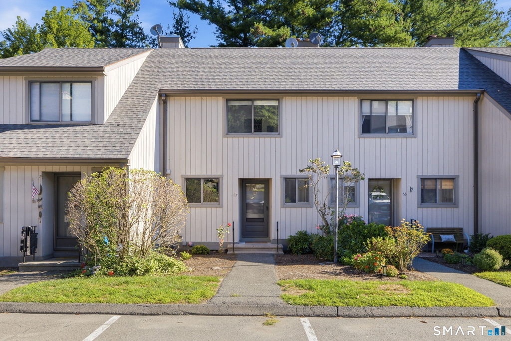 67 Cambridge Court - Photo 0