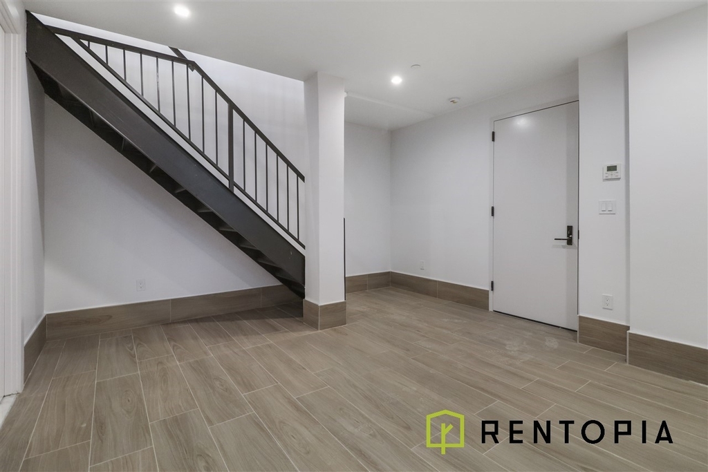 426 Manhattan Avenue - Photo 5