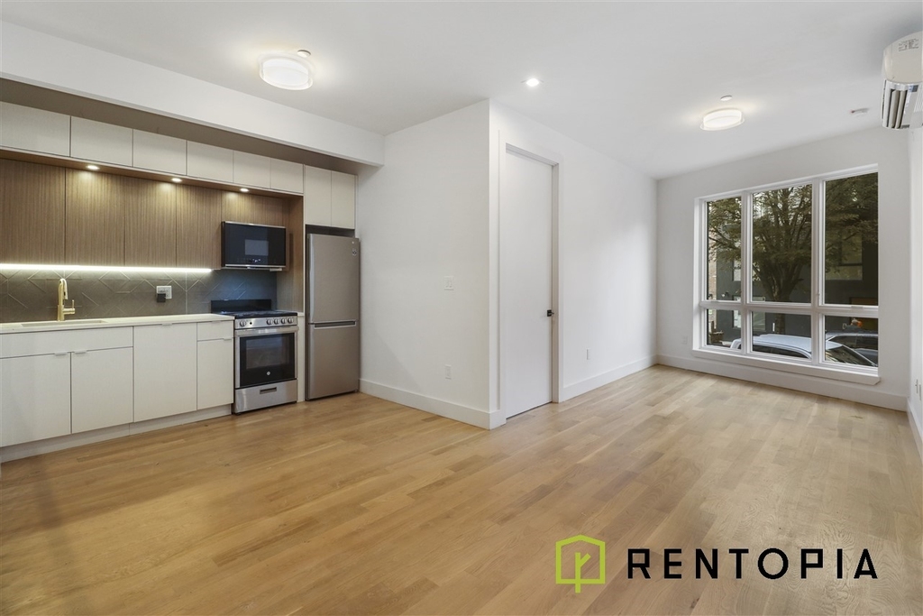 426 Manhattan Avenue - Photo 1