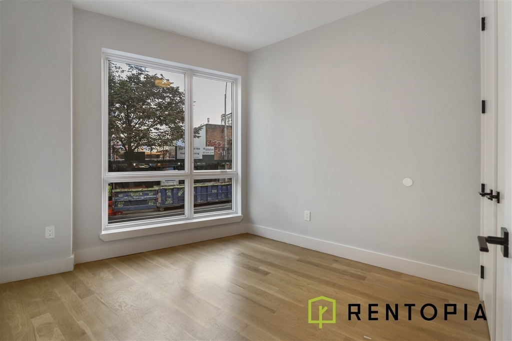 426 Manhattan Avenue - Photo 3
