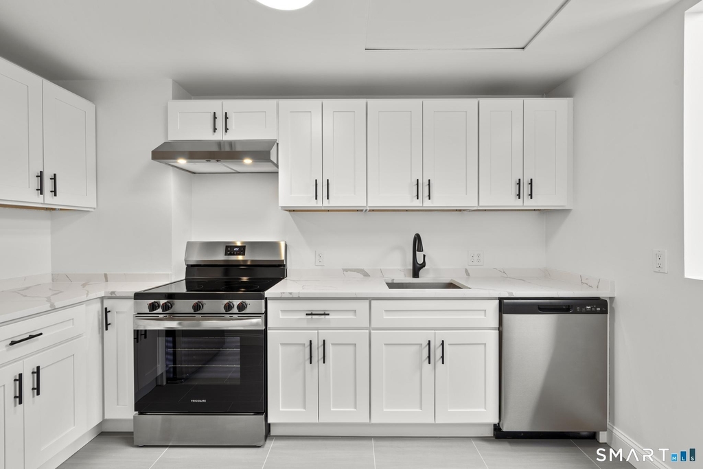 122 E Putnam Avenue - Photo 3