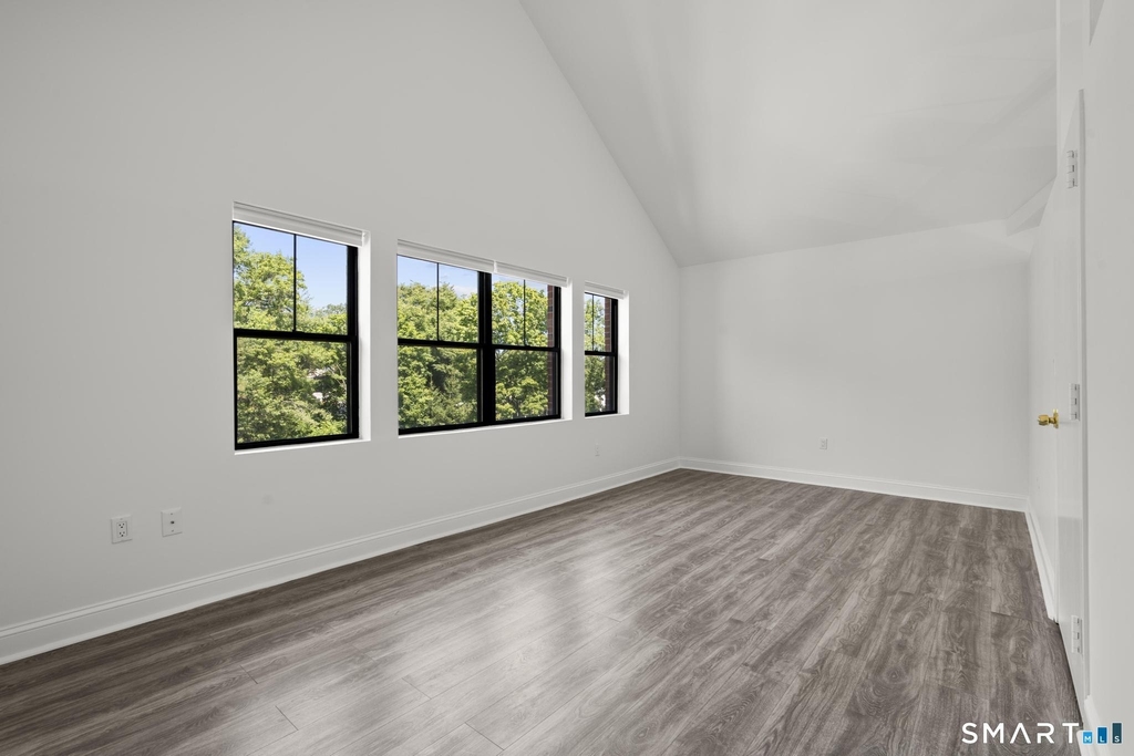 122 E Putnam Avenue - Photo 6