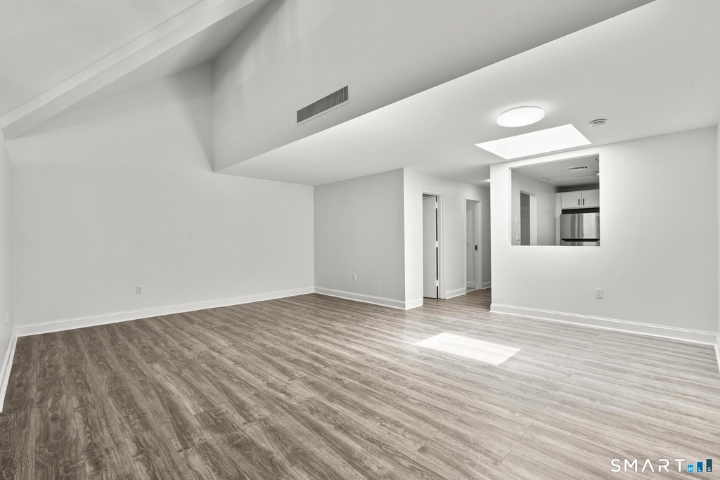 122 E Putnam Avenue - Photo 1