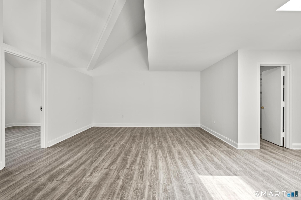 122 E Putnam Avenue - Photo 4