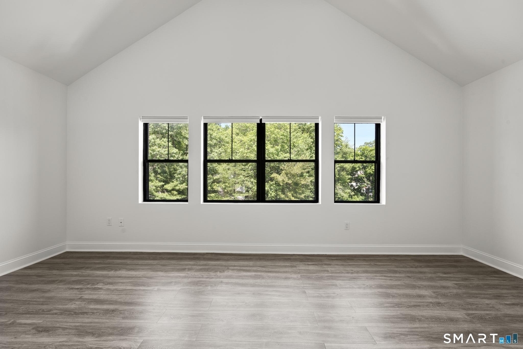122 E Putnam Avenue - Photo 8