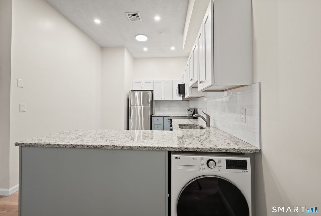 594 Main Street - Photo 5