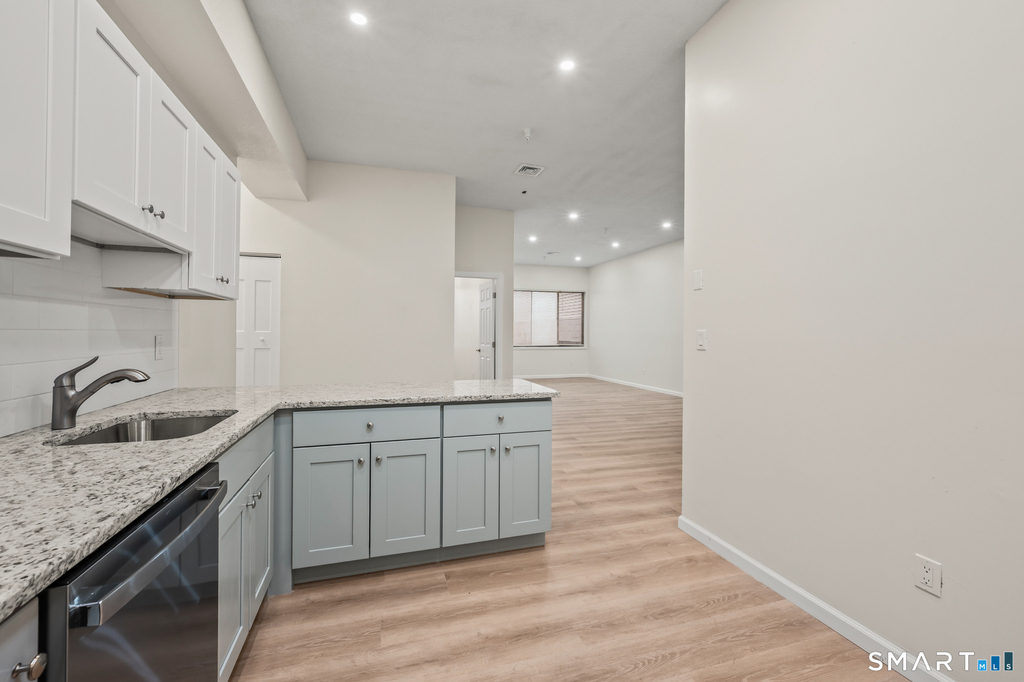 594 Main Street - Photo 4