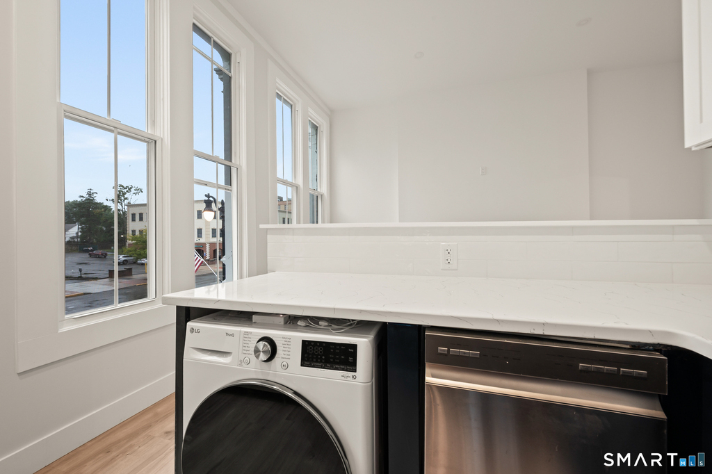 542 Main Street - Photo 5