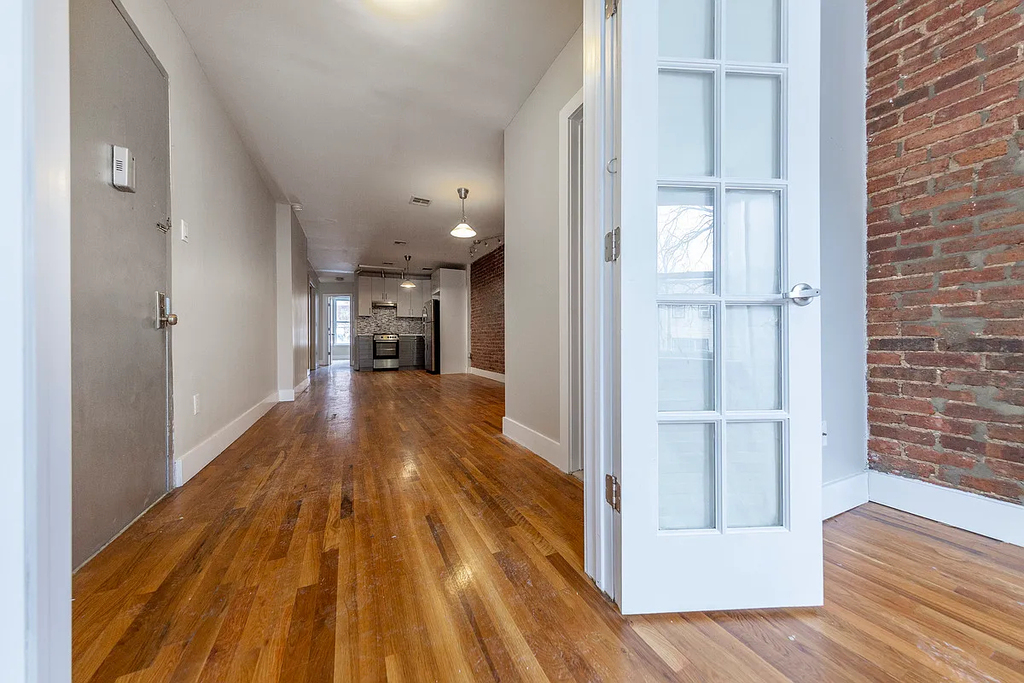 302 Sumpter Street - Photo 2