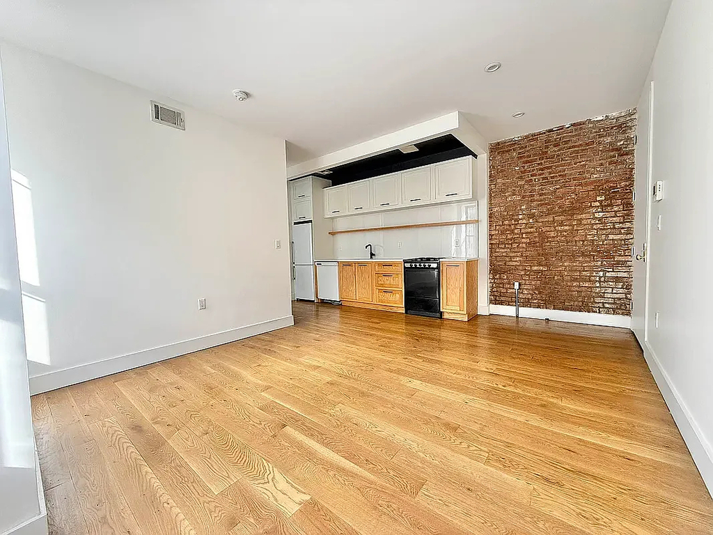 437 Throop Avenue - Photo 3