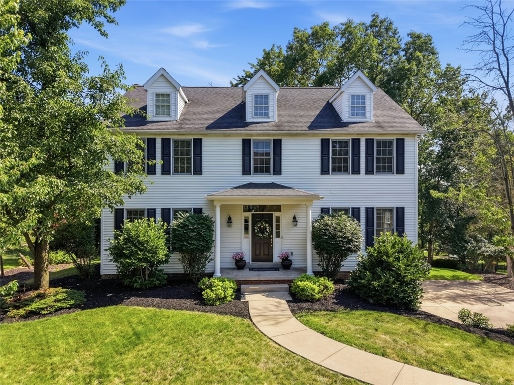 112 Ontario Ct - Photo 0