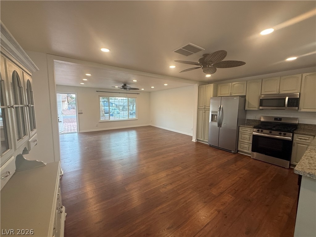 1502 Christina Drive - Photo 4