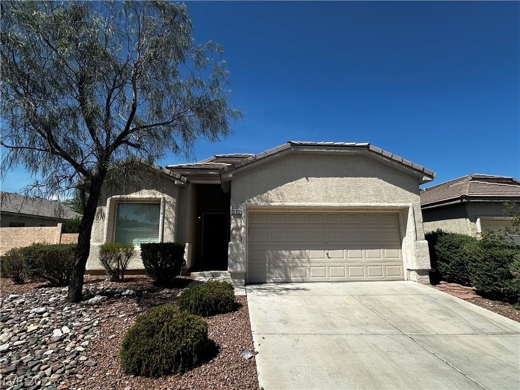 10912 Golden Birch Place - Photo 0
