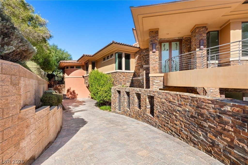 2 Castle Oaks Court - Photo 2