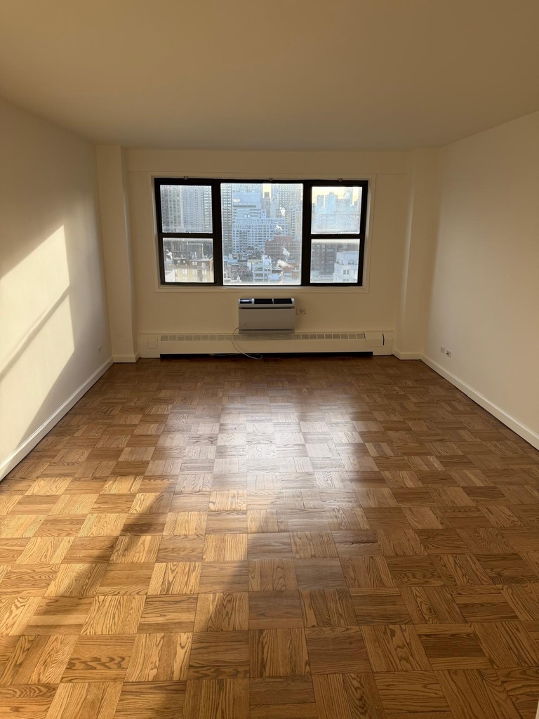 East 79th Street - Photo 2