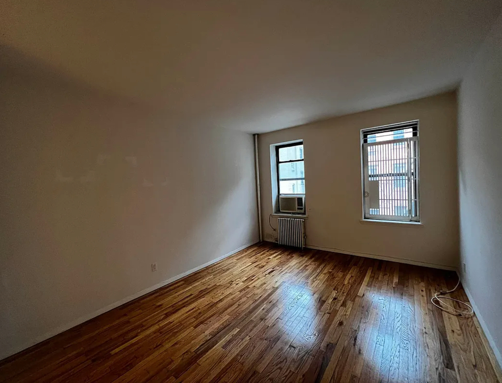 East 82nd Street and 2nd Avenue - Photo 0