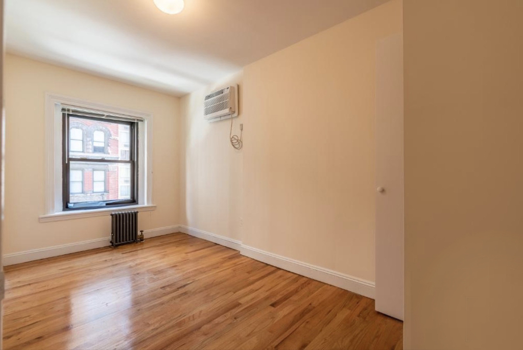 East 24th Street - Photo 4