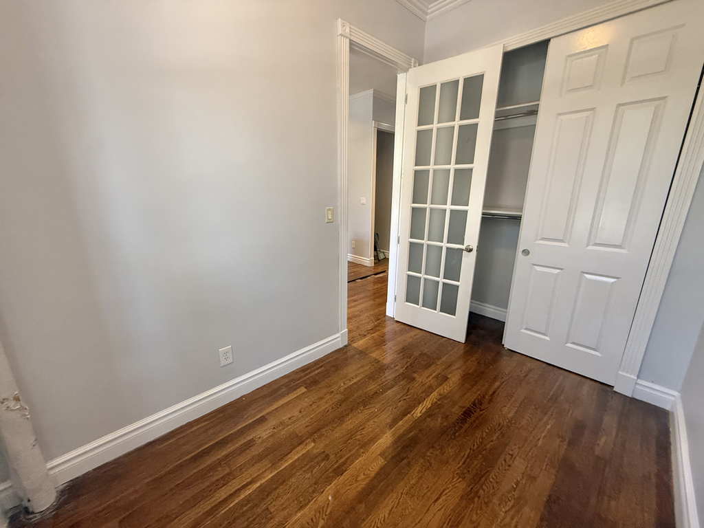 564 Hudson Street - Photo 2