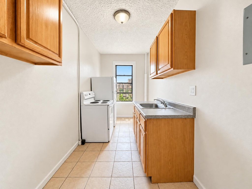 882 Bryant Ave - Photo 7