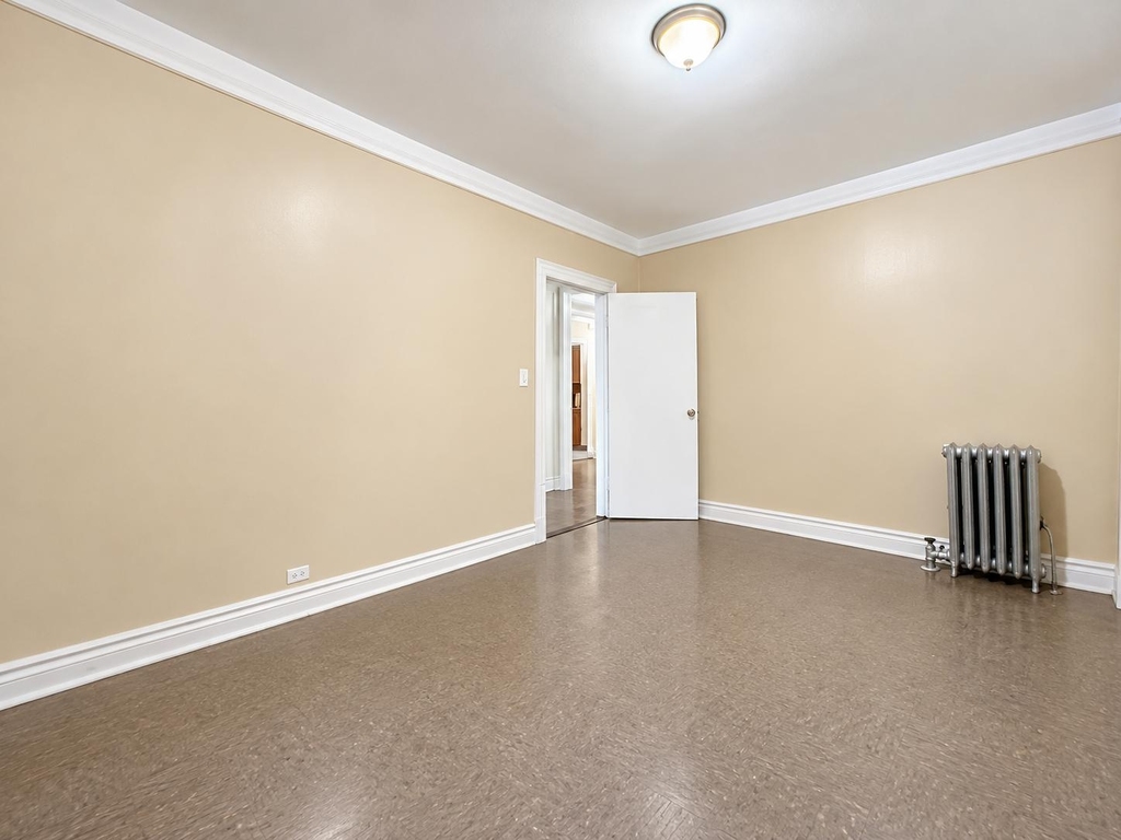 882 Bryant Ave - Photo 5