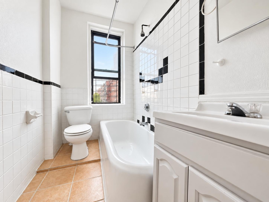 882 Bryant Ave - Photo 6