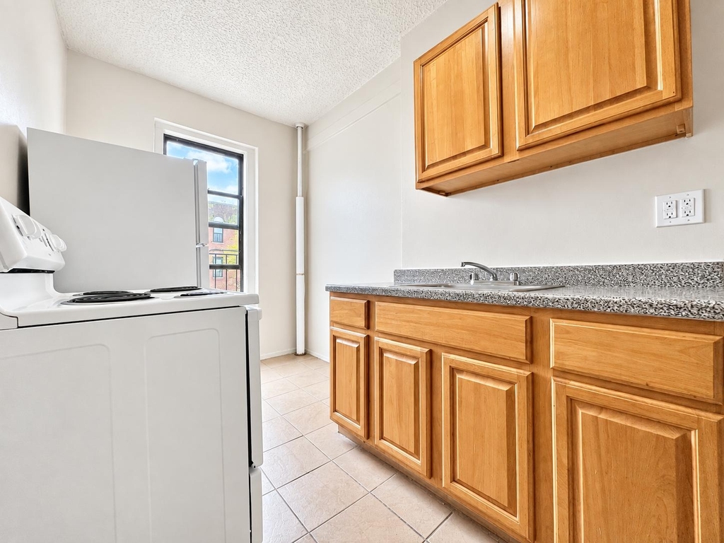 882 Bryant Ave - Photo 8