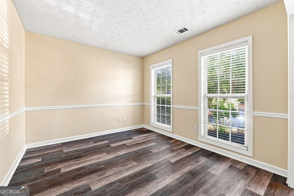 964 Bexhill Drive - Photo 3