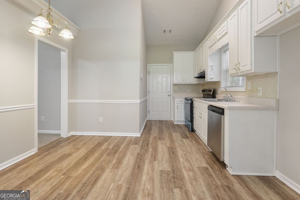 215 Cambridge Way - Photo 5