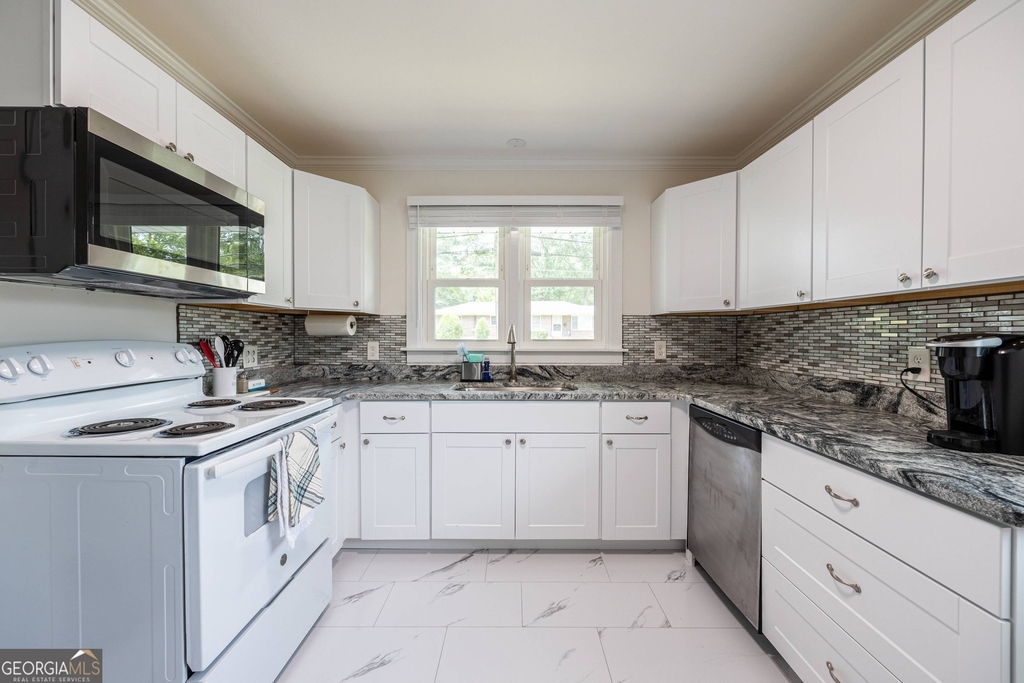 478 E Johnson Street - Photo 8