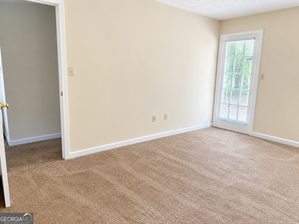 250 Highland Park Drive - Photo 3
