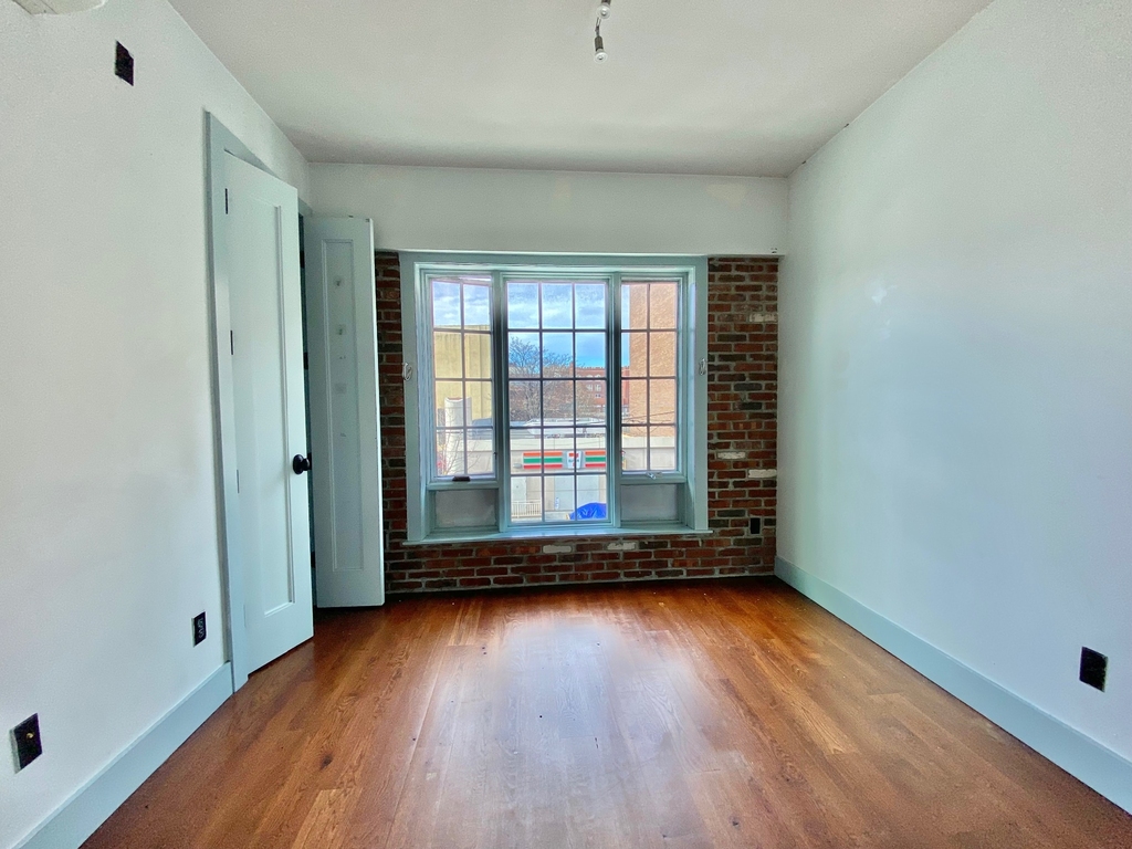 31 Brooklyn Avenue - Photo 2