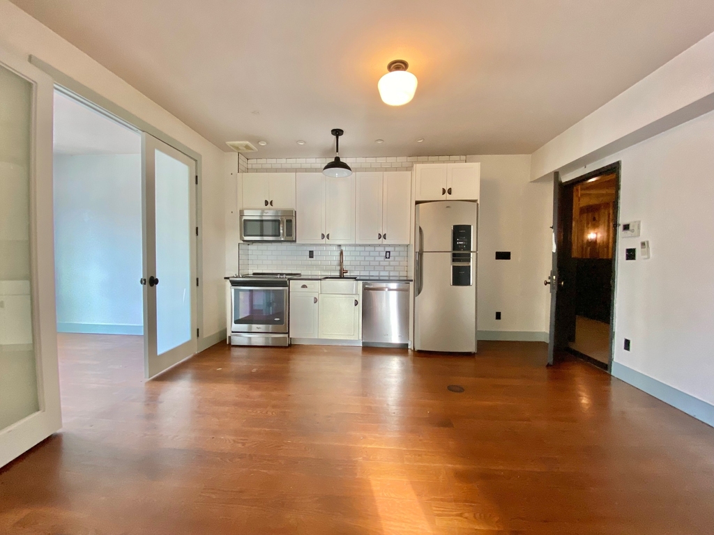 31 Brooklyn Avenue - Photo 1