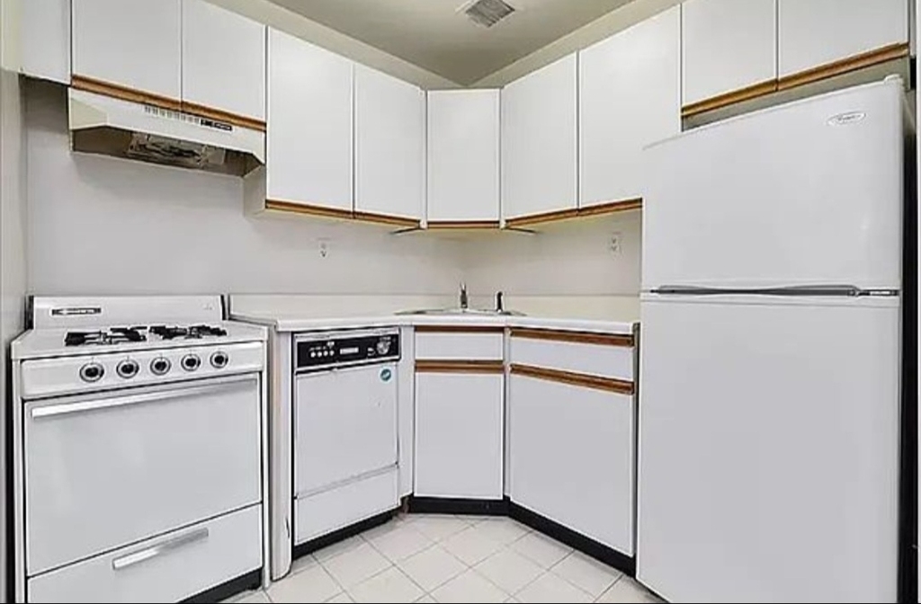 220 East 24th Street - Photo 1