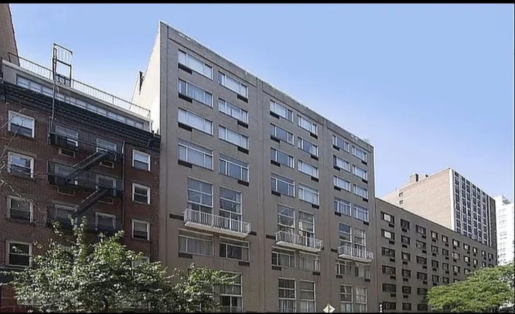 220 East 24th Street - Photo 3