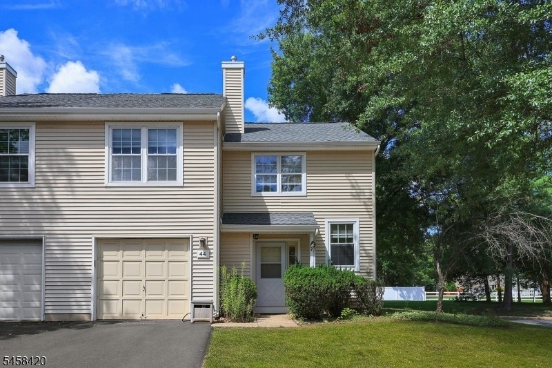 44 Whitby Cir - Photo 1
