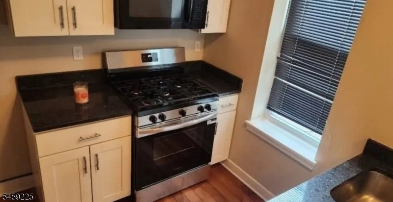 110 N Stockton Street - Photo 1