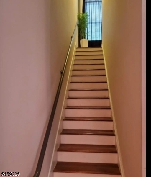 110 N Stockton Street - Photo 3